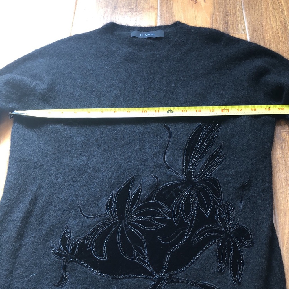 Sweater - Picture 5 of 6
